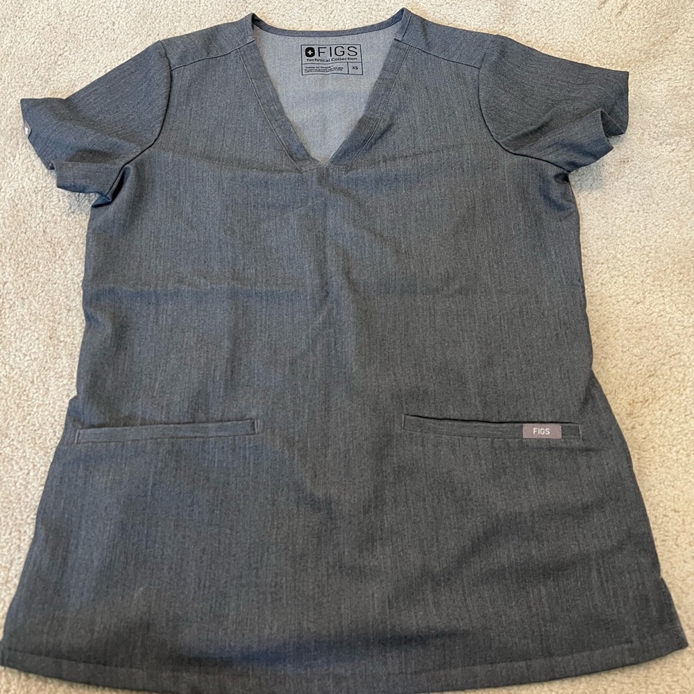 Gray Figs Casma 3 pocket scrub top size XS